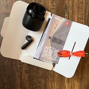 JBL true wireless headphones, black, practically new - plus case